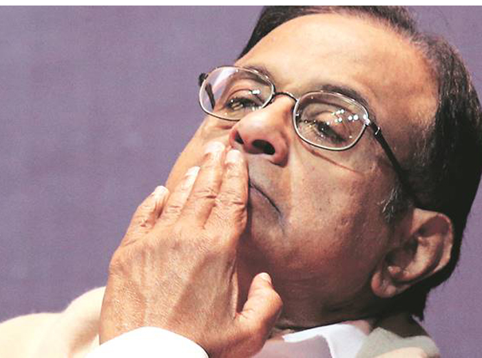 പി ചിദംബരത്തിനെതിരെ എന്‍ഫോഴ്‌സ്‌മെന്റ് വിഭാഗം കുരുക്ക് മുറുക്കുുന്നു; എന്‍ഫോഴ്‌സ്‌മെന്റ് ഉദ്യോഗസ്ഥര്‍ ചിദംബരത്തെ വിടാതെ പിന്തുടരുന്നു