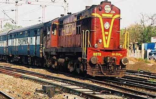 ട്രെയിനുകളെ 'കൃത്യനിഷ്ഠ' പഠിപ്പിക്കാന്‍ അധികൃതര്‍; സാമ്പത്തിക വര്‍ഷം അവസാനിക്കുന്നതോടെ എല്ലാ ട്രെയിനുകളിലും ജിപിഎസ്; പ്രധാന സ്റ്റേഷനുകളില്‍ സിസിടിവി ക്യാമറ സ്ഥാപിക്കുമെന്നും റെയില്‍വേ ബോര്‍ഡ് ചെയര്‍മാന്‍ വിനോദ് കുമാര്‍ യാദവ്