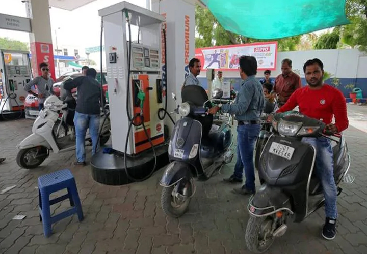 ഒരിടവേളക്ക് ശേഷം രാജ്യത്ത് ഇന്ധന വില വര്‍ധനവ് തിരിച്ചെത്തുന്നു