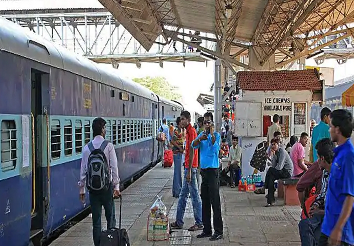 18 മാസത്തിന് ശേഷം തിരുവനന്തപുരം ഡിവിഷനില്‍ പ്ലാറ്റ്ഫോം ടിക്കറ്റ്; നിരക്ക് 10 രൂപയില്‍ നിന്ന് 50 രൂപയിലേക്ക്