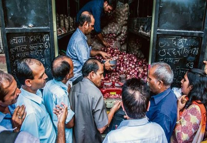 ഉള്ളി വില റെക്കോര്‍ഡില്‍; കയറ്റുമതിക്ക് നിരോധനമേര്‍പ്പെടുത്തി കേന്ദ്രം