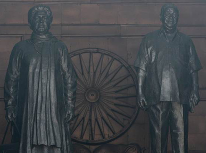 മായാവതി പ്രതിമകള്‍ നിര്‍മ്മിച്ചത് പൊതു ജനത്തിന്റെ പണം കൊണ്ട്;  സംസ്ഥാനത്തിന് സാമ്പത്തിക നഷ്ടം ഉണ്ടായി; മായാവതിക്ക് സുപ്രീം കോടതിയില്‍ തിരിച്ചടി