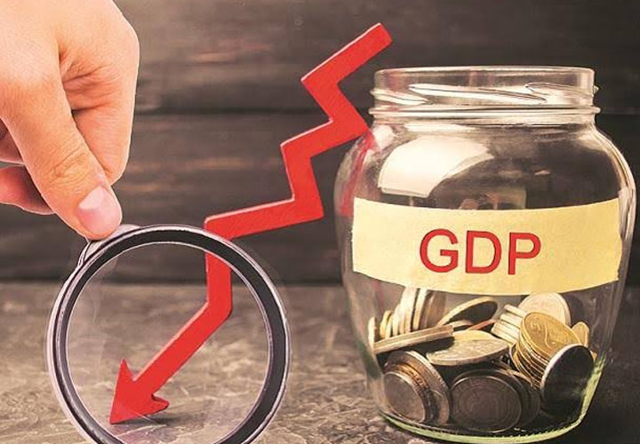 ഇന്ത്യയുടെ വളര്‍ച്ചാ നിരക്ക് വെട്ടിക്കുറച്ച് ഫിച്ച്; വായ്പാ മേഖലയില്‍ രൂപപ്പെട്ട പ്രതിസന്ധി വളര്‍ച്ചാ നിരക്കിനെ ബാധിക്കുമെന്ന് വിലയിരുത്തല്‍